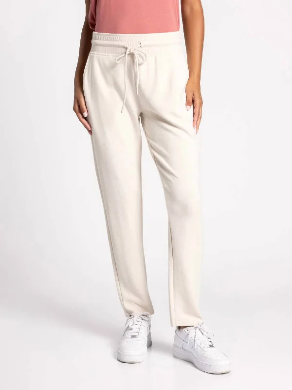 Field Pants In Dove Women's Vintage-Inspired Outfit