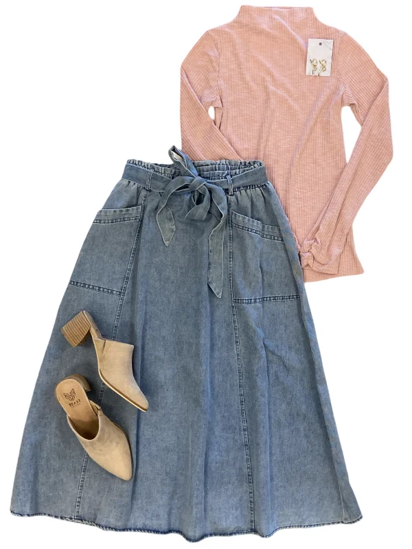 The Denim Skirt Formal Outfit For Women