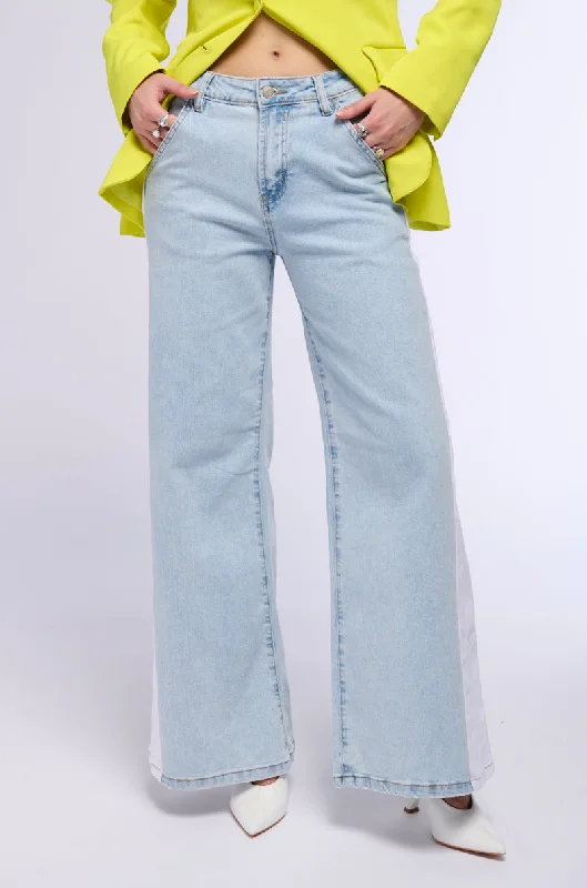 IN AND OUT MID RISE WIDE LEG JEANS Women's Holiday Clothing