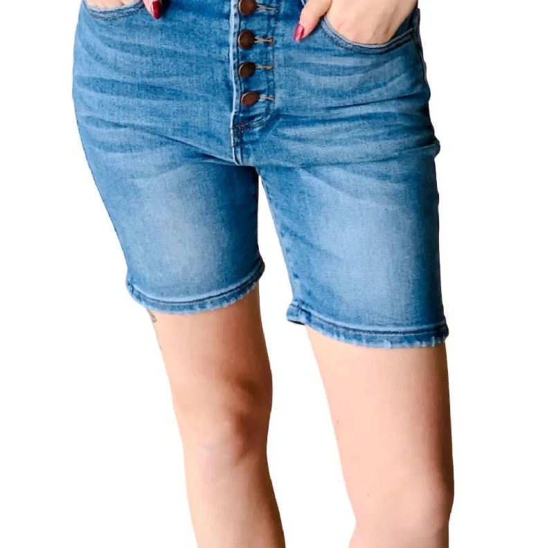 Button Fly Mid-Thigh Shorts In Medium Wash Casual Wear