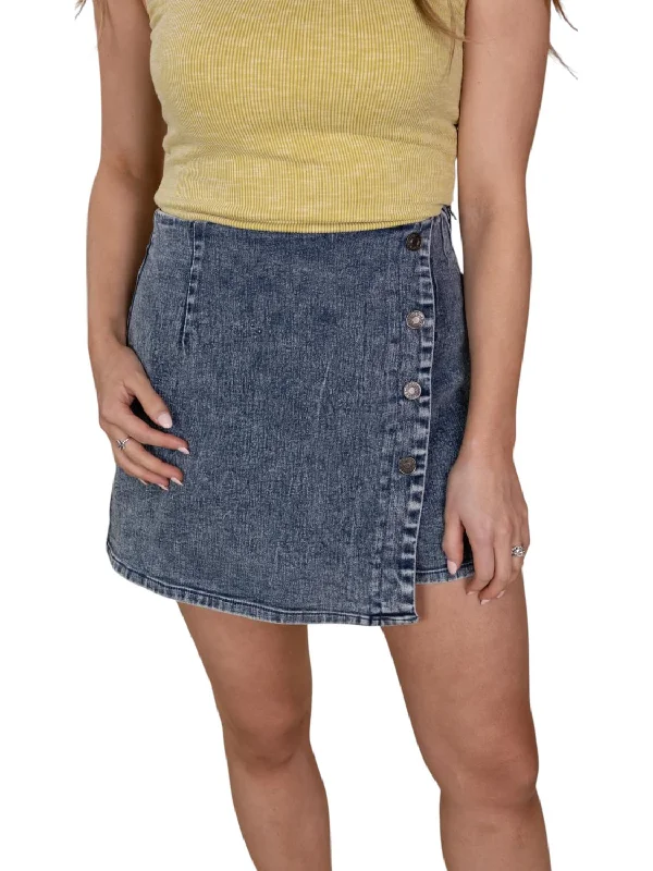 Blakely Skort In Dark Acid Wash. Women's Functional Outfit For Outdoor Activities