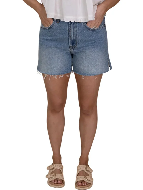 Luna Denim Shorts In Medium Wash Women's Weekend Outfit