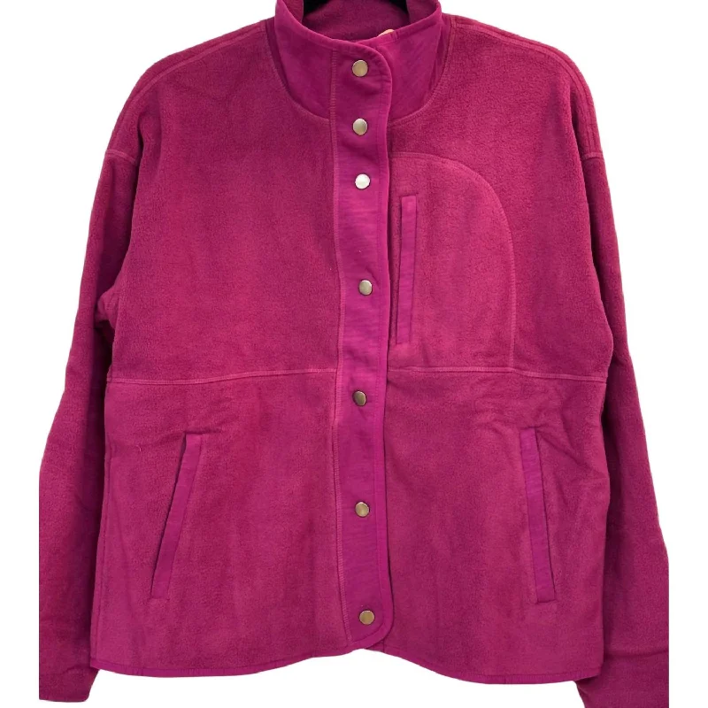 Women's Fleece Jacket In Cranberry Women's Trendy Outfits